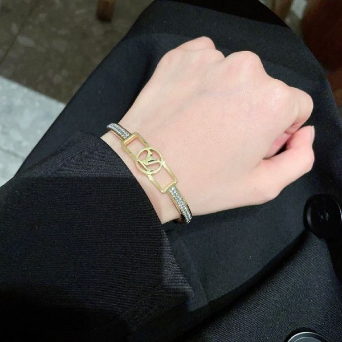 LOUIS VUITTON コピー ブレスレット ロゴ 大人カジュアルな ルイヴィトン