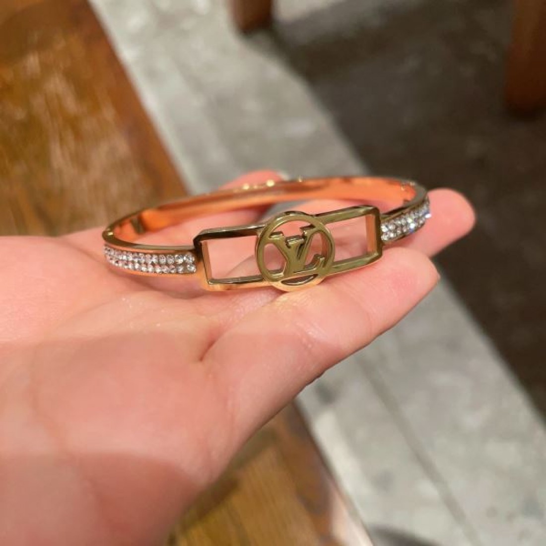 LOUIS VUITTON コピー ブレスレット ロゴ 大人カジュアルな ルイヴィトン