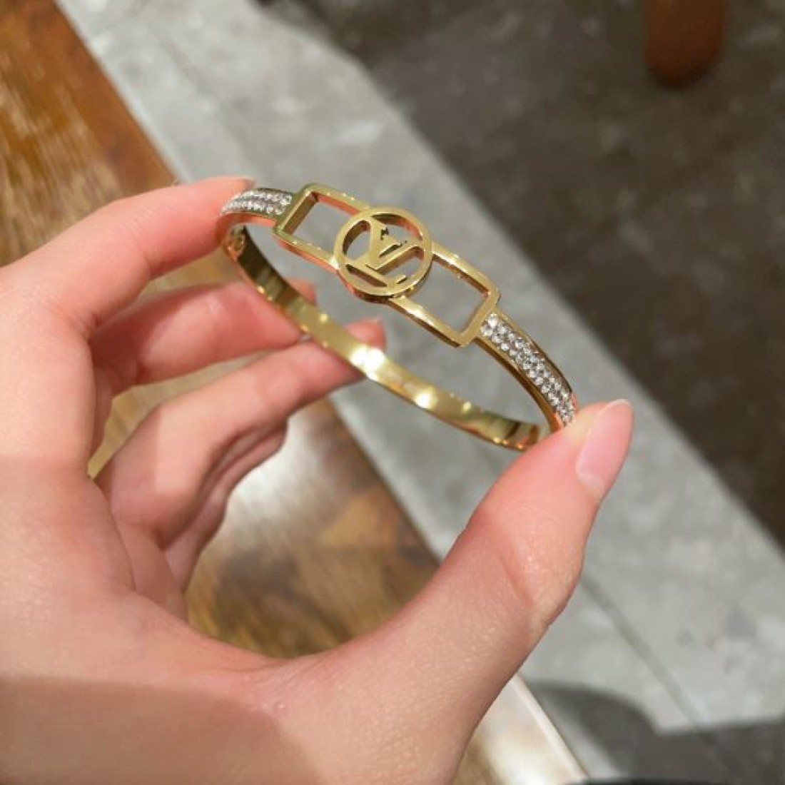 LOUIS VUITTON コピー ブレスレット ロゴ 大人カジュアルな ルイヴィトン