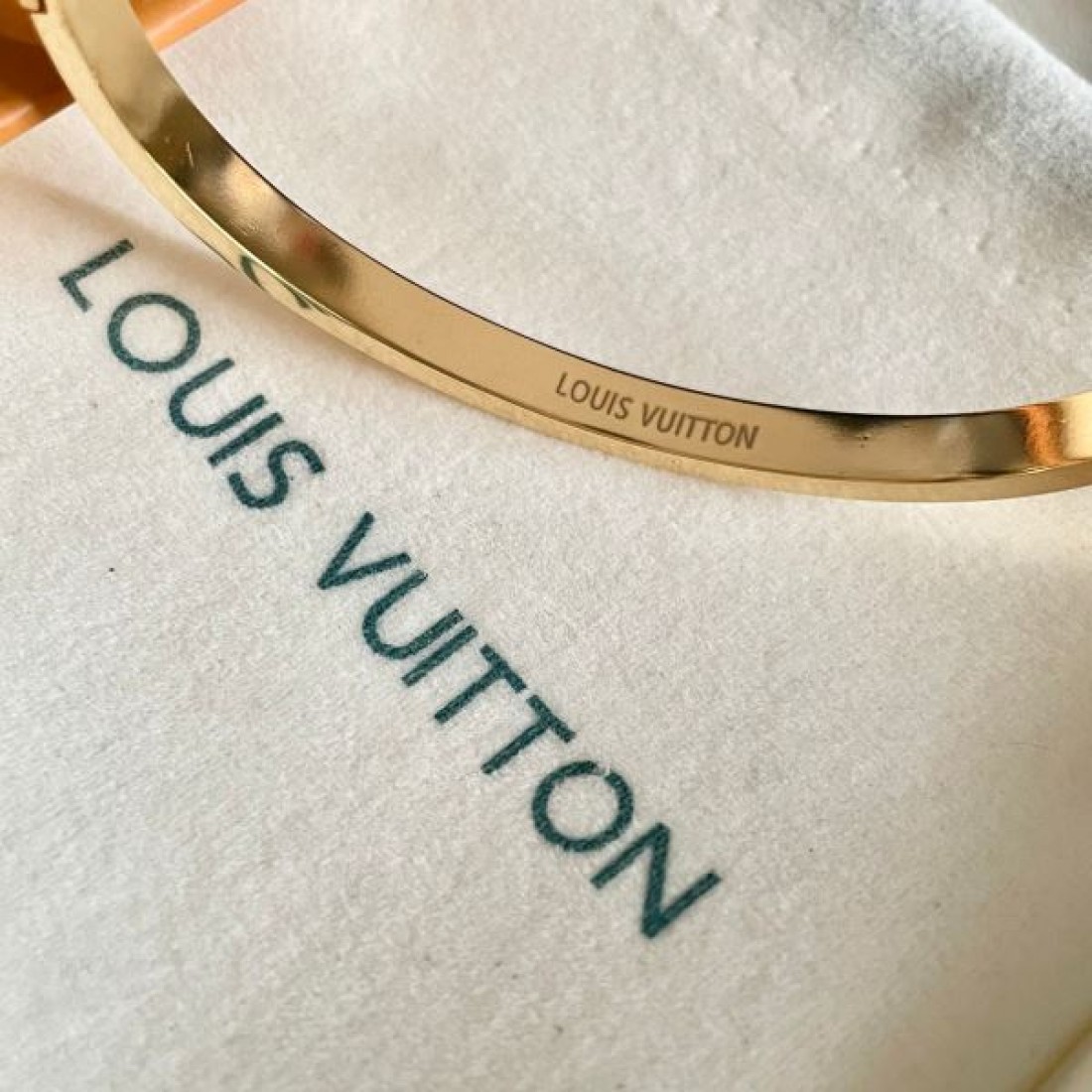 LOUIS VUITTON コピー ブレスレット ロゴ 大人カジュアルな ルイヴィトン