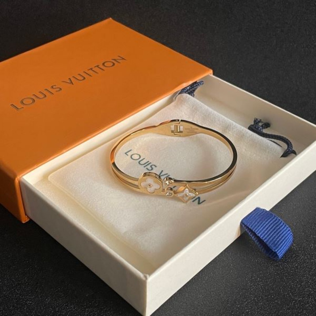 LOUIS VUITTON コピー ブレスレット ロゴ 衝撃セールで破格 ルイヴィトン