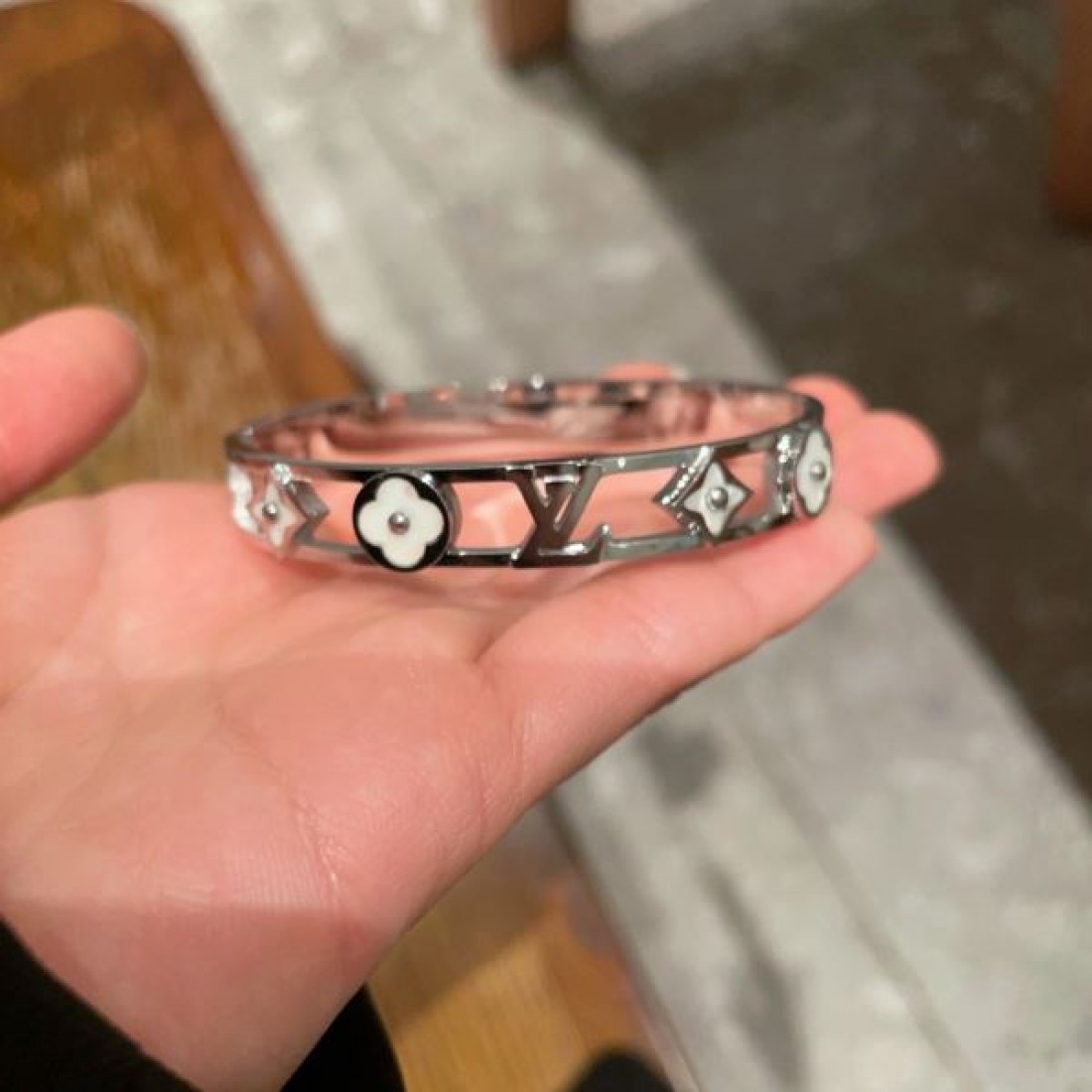 LOUIS VUITTON コピー ブレスレット ロゴ 超レア人気セール ルイヴィトン