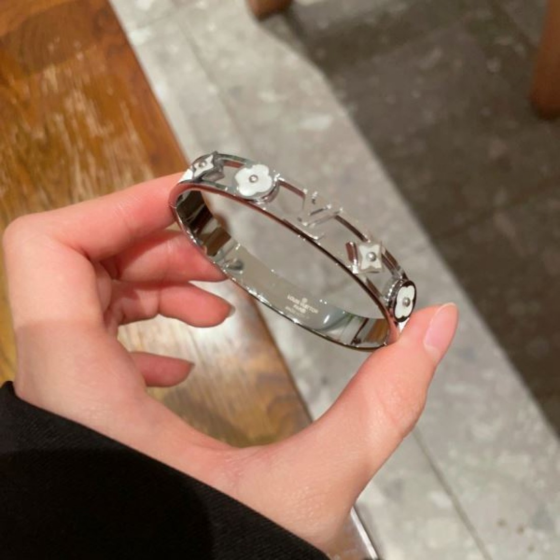 LOUIS VUITTON コピー ブレスレット ロゴ 超レア人気セール ルイヴィトン