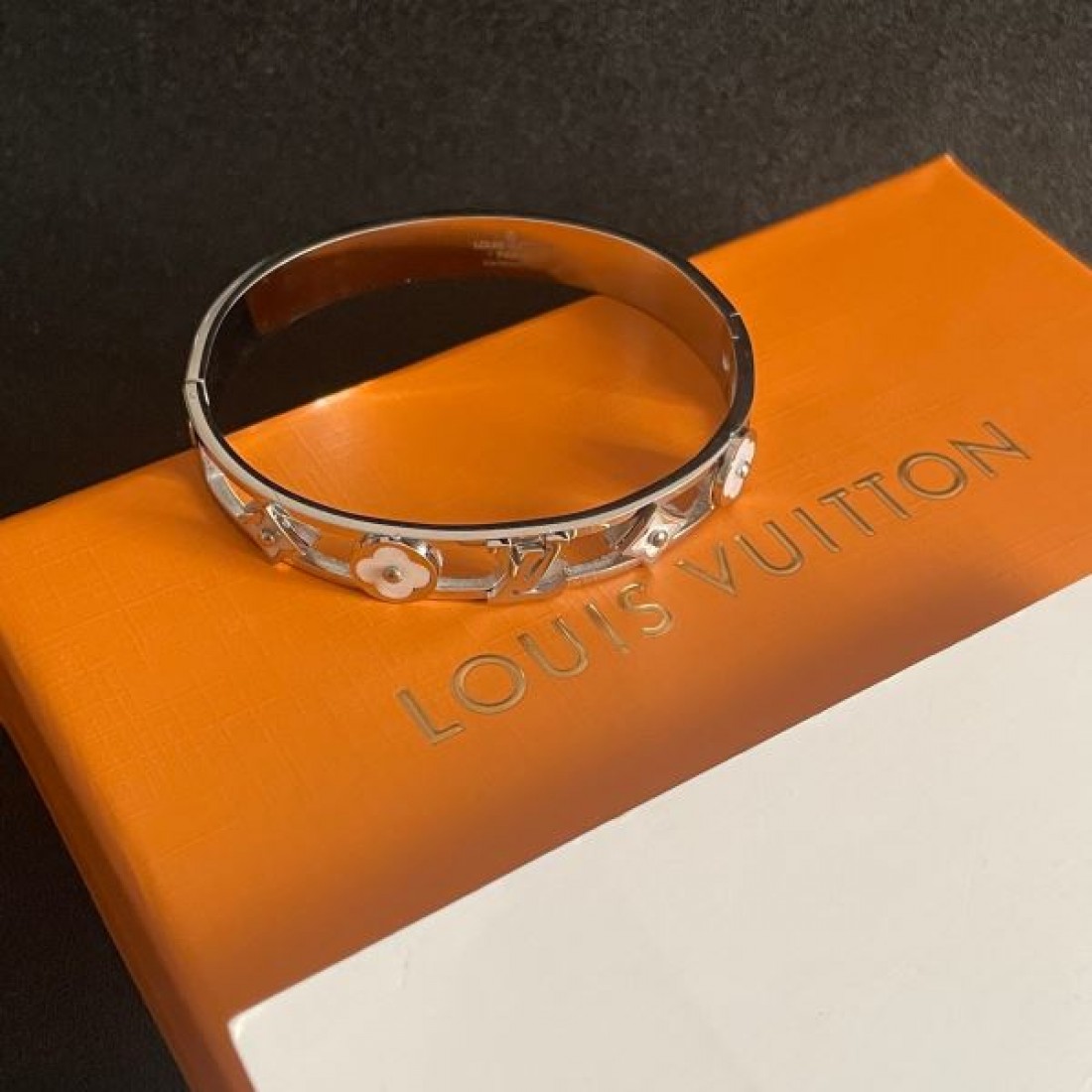 LOUIS VUITTON コピー ブレスレット ロゴ 超レア人気セール ルイヴィトン