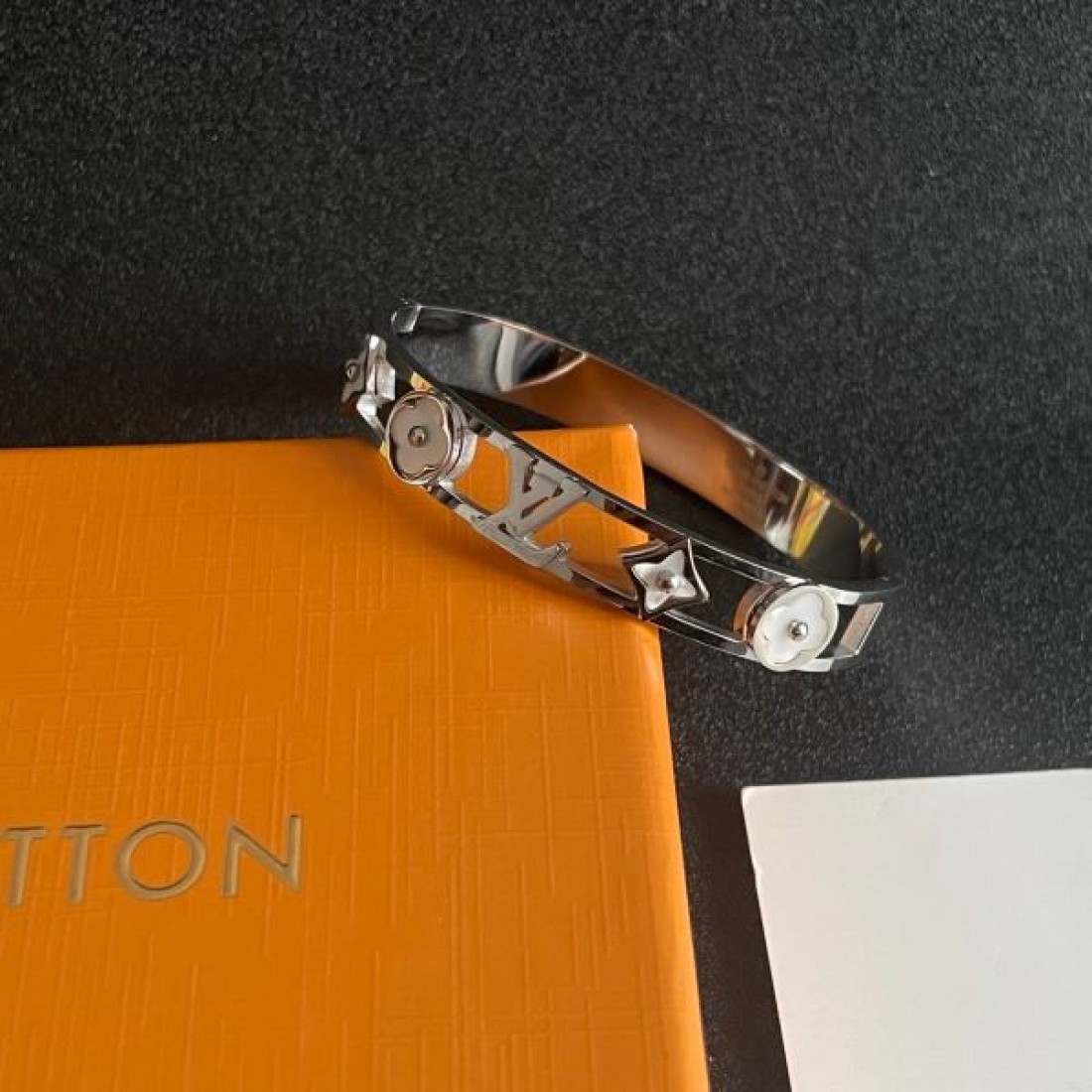 LOUIS VUITTON コピー ブレスレット ロゴ 超レア人気セール ルイヴィトン