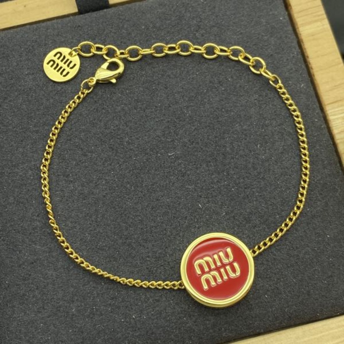 MIU MIU コピー ブレスレット ロゴ 相性抜群のコンビ ミュウミュウ