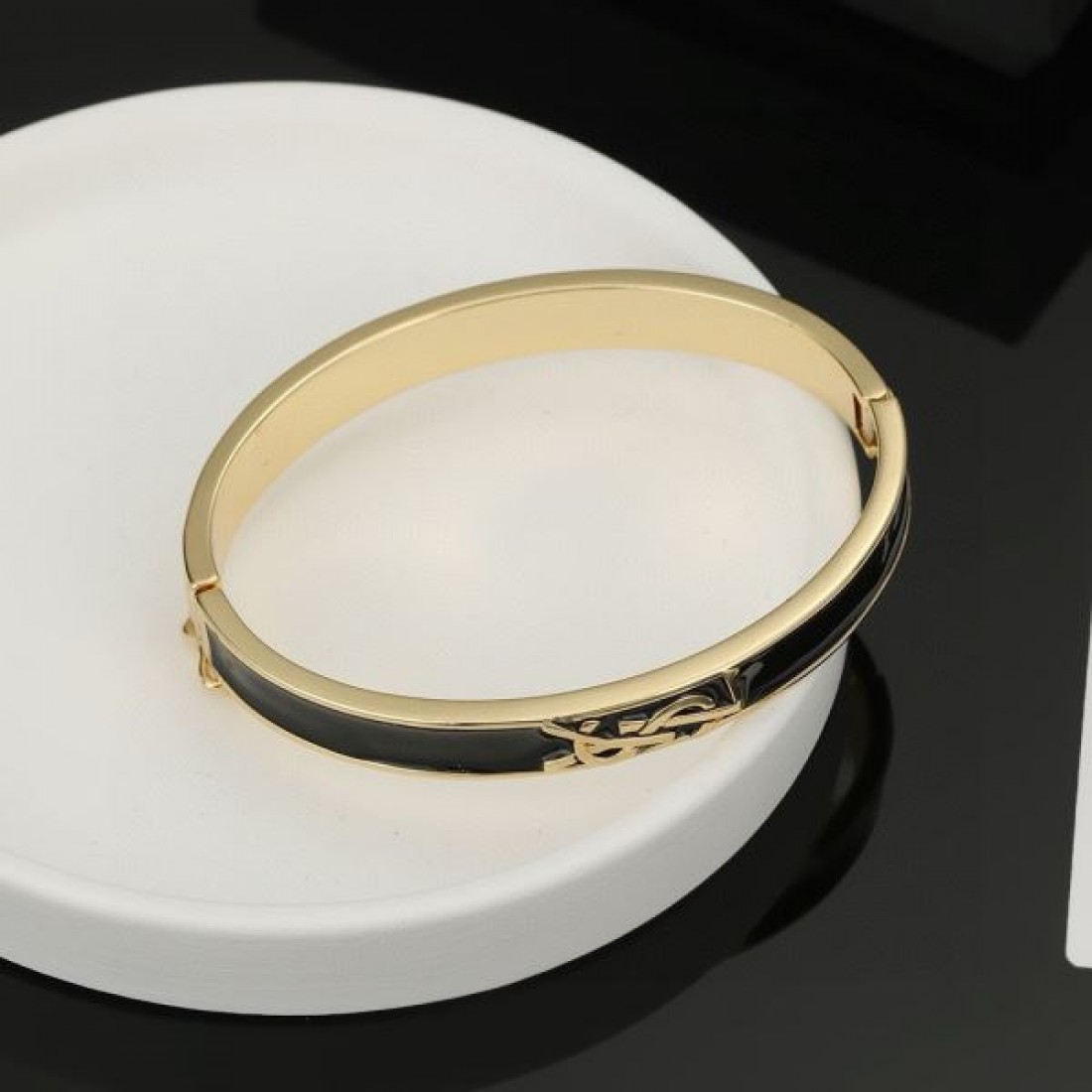 イヴ サンローラン コピー ブレスレット ロゴ お気に入りの上品 SAINT LAURENT