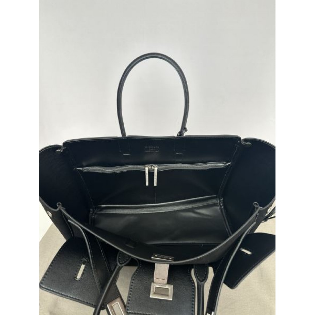 BALENCIAGA スーパーコピー トートバッグ ロゴ 超レアな入手困難品 バレンシアガ