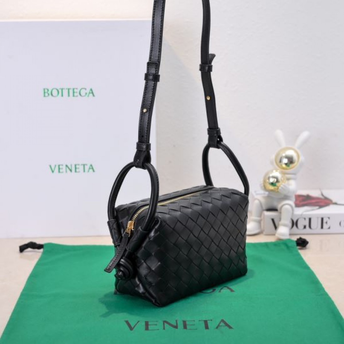 再入荷待望 BOTTEGA VENETA コピー ショルダーバッグ 旬なカラー展開