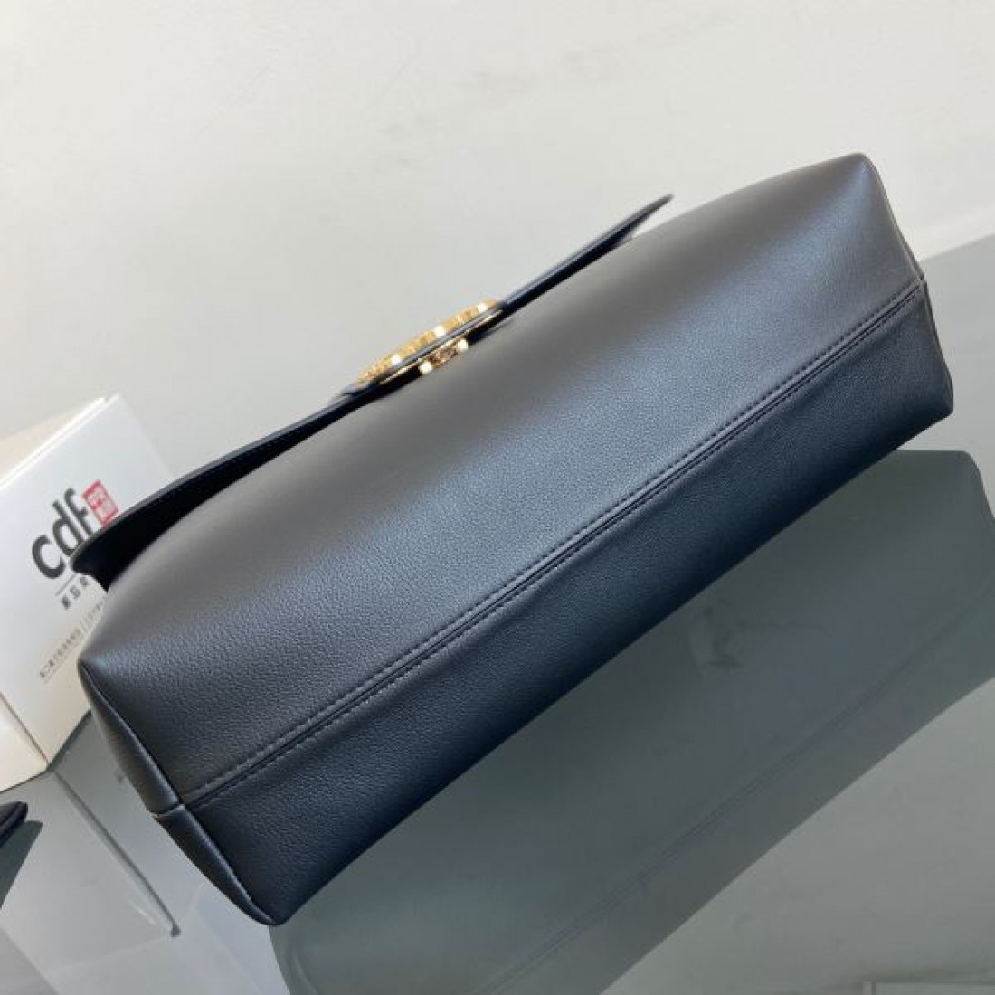 CHANEL スーパーコピー ショルダーバッグ ロゴ ファッション感度の高い シャネル