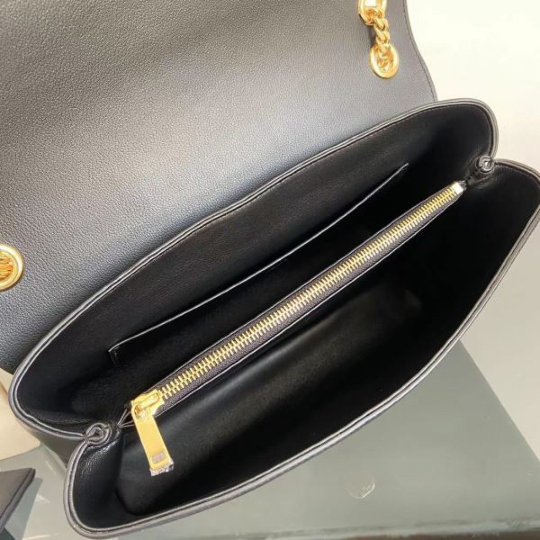 CHANEL スーパーコピー ショルダーバッグ ロゴ ファッション感度の高い シャネル