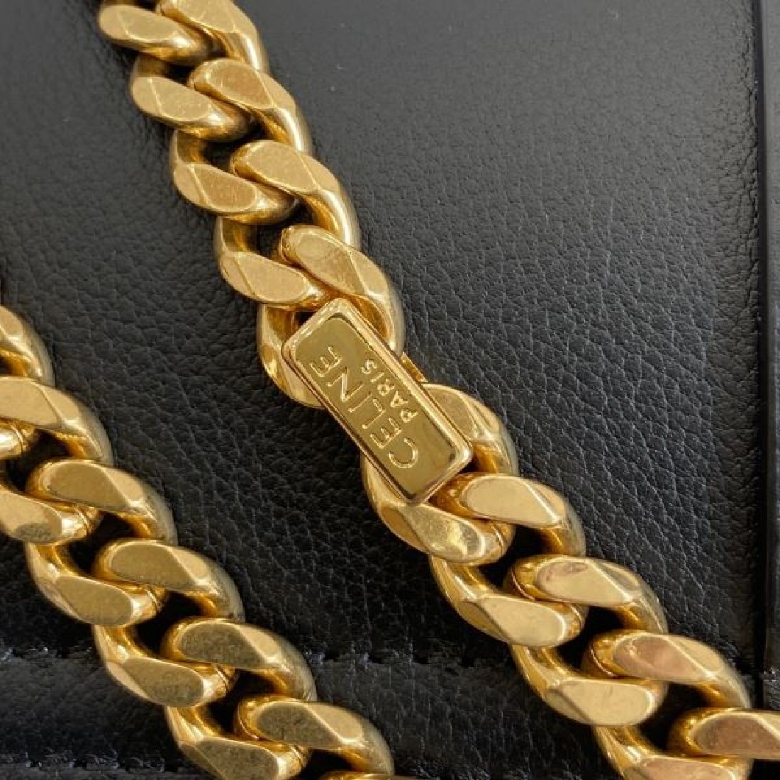 CHANEL スーパーコピー ショルダーバッグ ロゴ ファッション感度の高い シャネル
