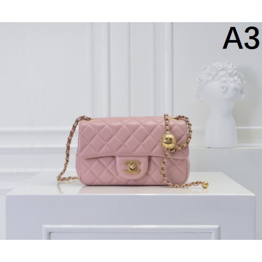 CHANEL スーパーコピー ショルダーバッグ ロゴ 毎シーズン存在感のある シャネル