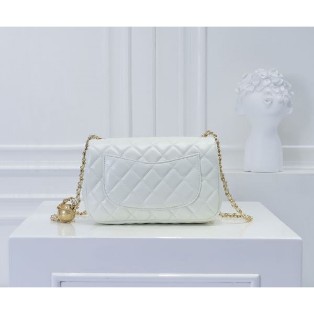 CHANEL スーパーコピー ショルダーバッグ ロゴ 毎シーズン存在感のある シャネル