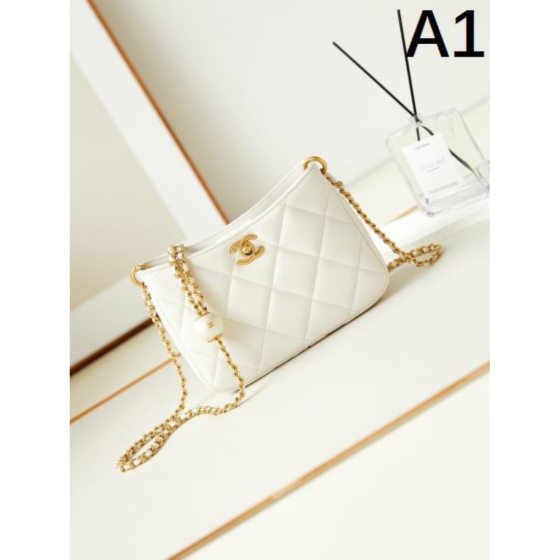 完璧なシルエット CELINE コピー ショルダーバッグ 一点投入で旬顔