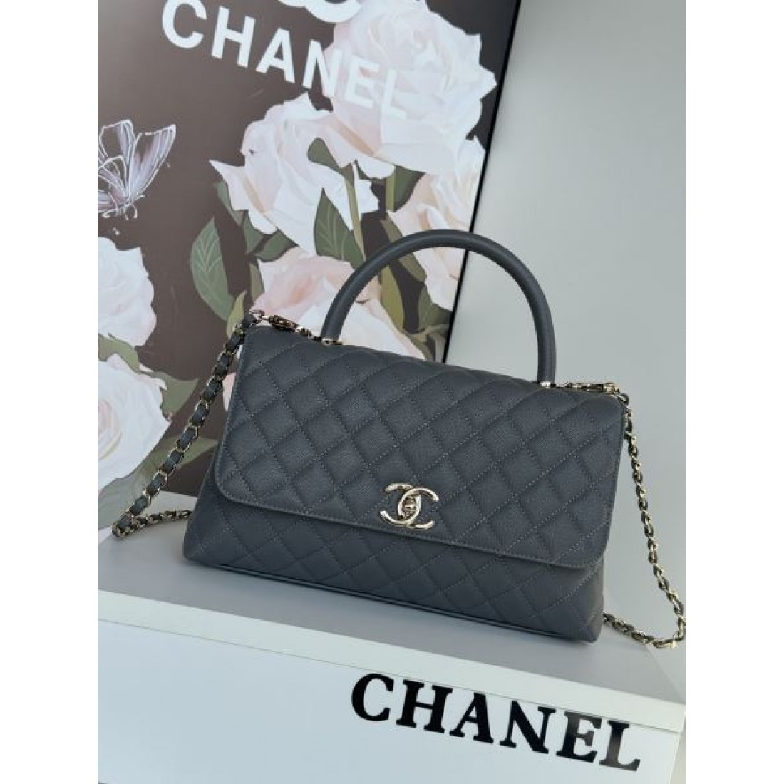 CHANEL スーパーコピー トートバッグ ロゴ カジュアルに着こなし シャネル