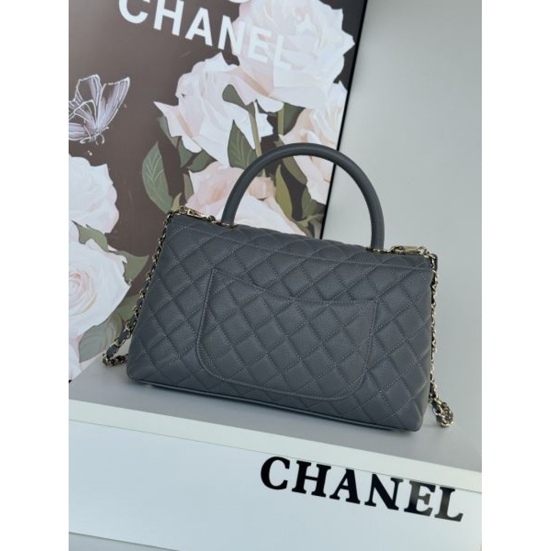CHANEL スーパーコピー トートバッグ ロゴ カジュアルに着こなし シャネル