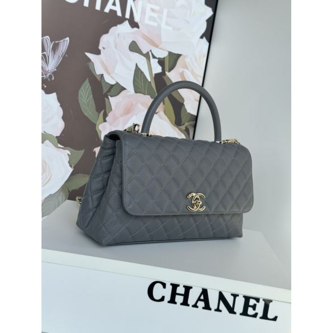 CHANEL スーパーコピー トートバッグ ロゴ カジュアルに着こなし シャネル