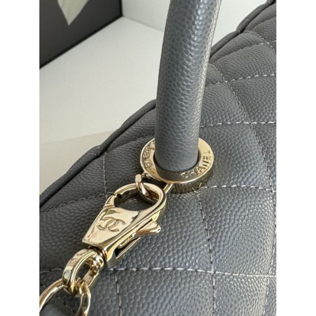 CHANEL スーパーコピー トートバッグ ロゴ カジュアルに着こなし シャネル