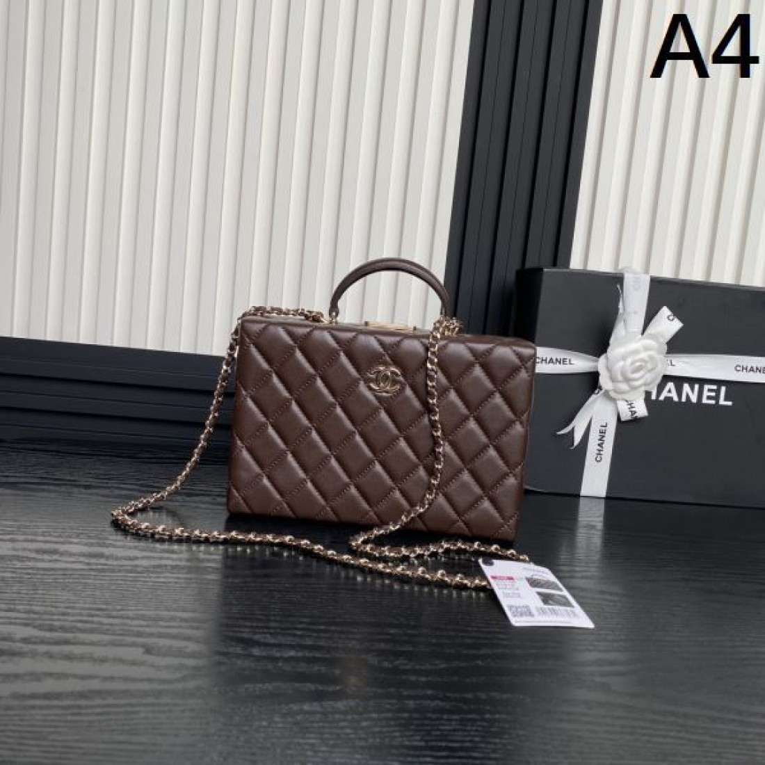 CHANEL コピー トートバッグ きれいめコーデに変身 シャネル