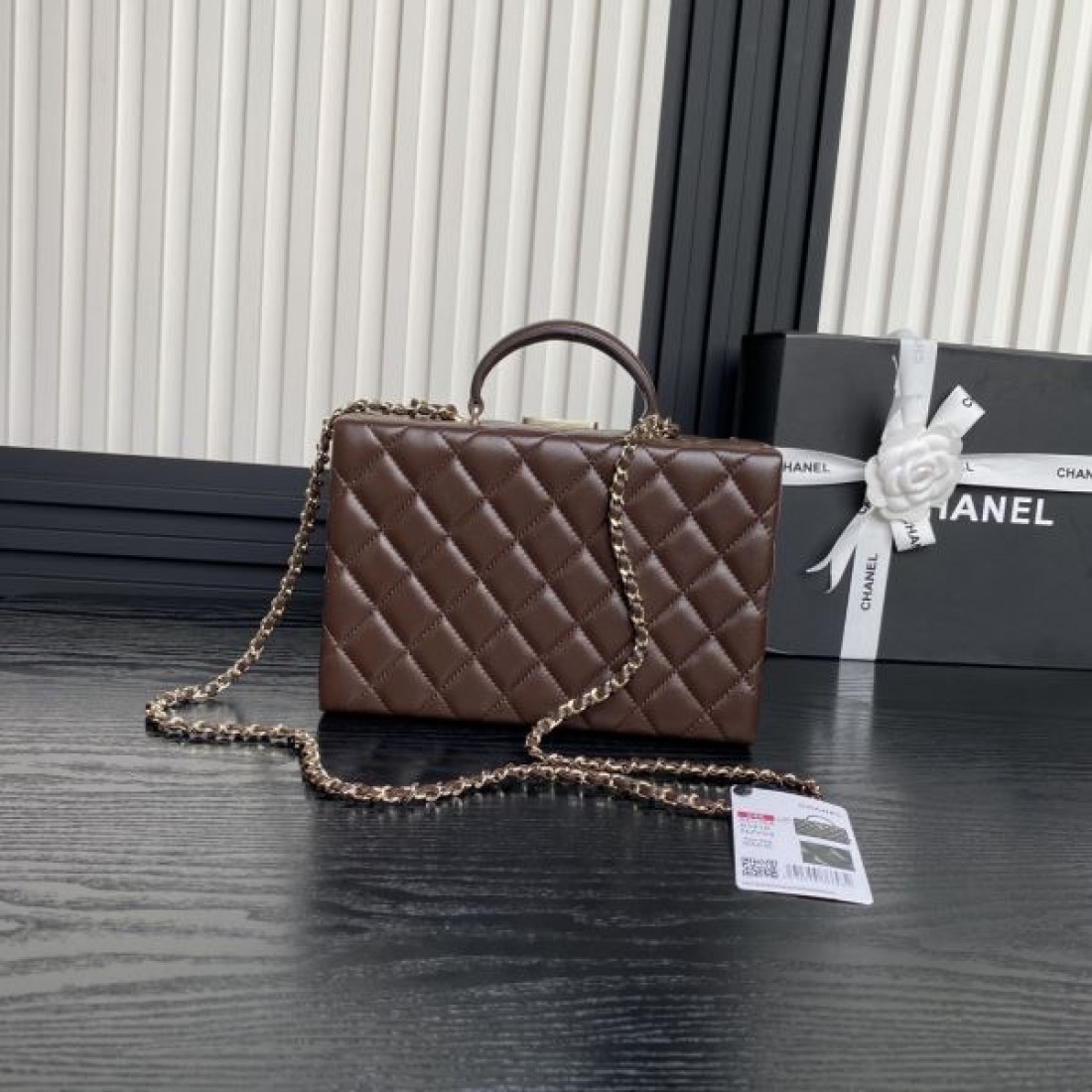 CHANEL コピー トートバッグ きれいめコーデに変身 シャネル