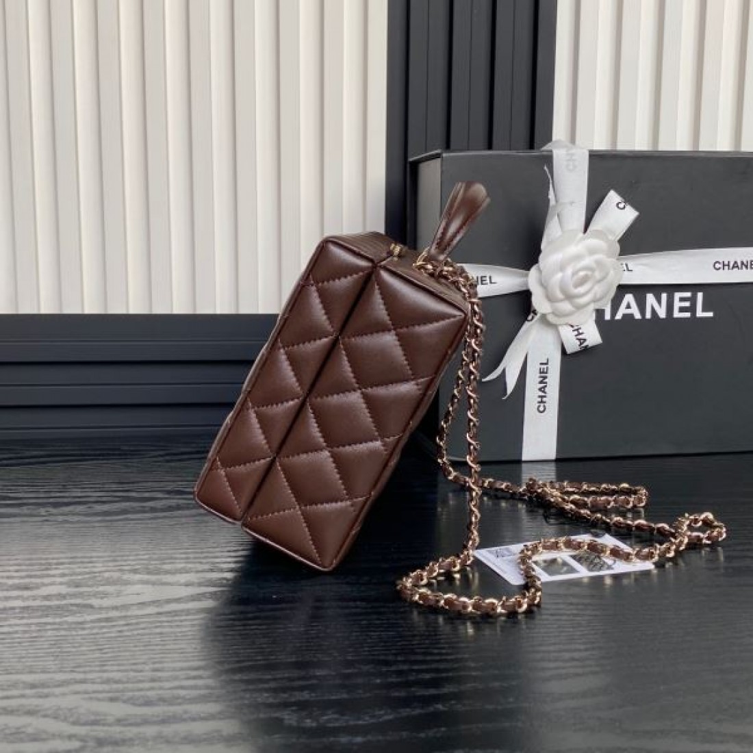 CHANEL コピー トートバッグ きれいめコーデに変身 シャネル
