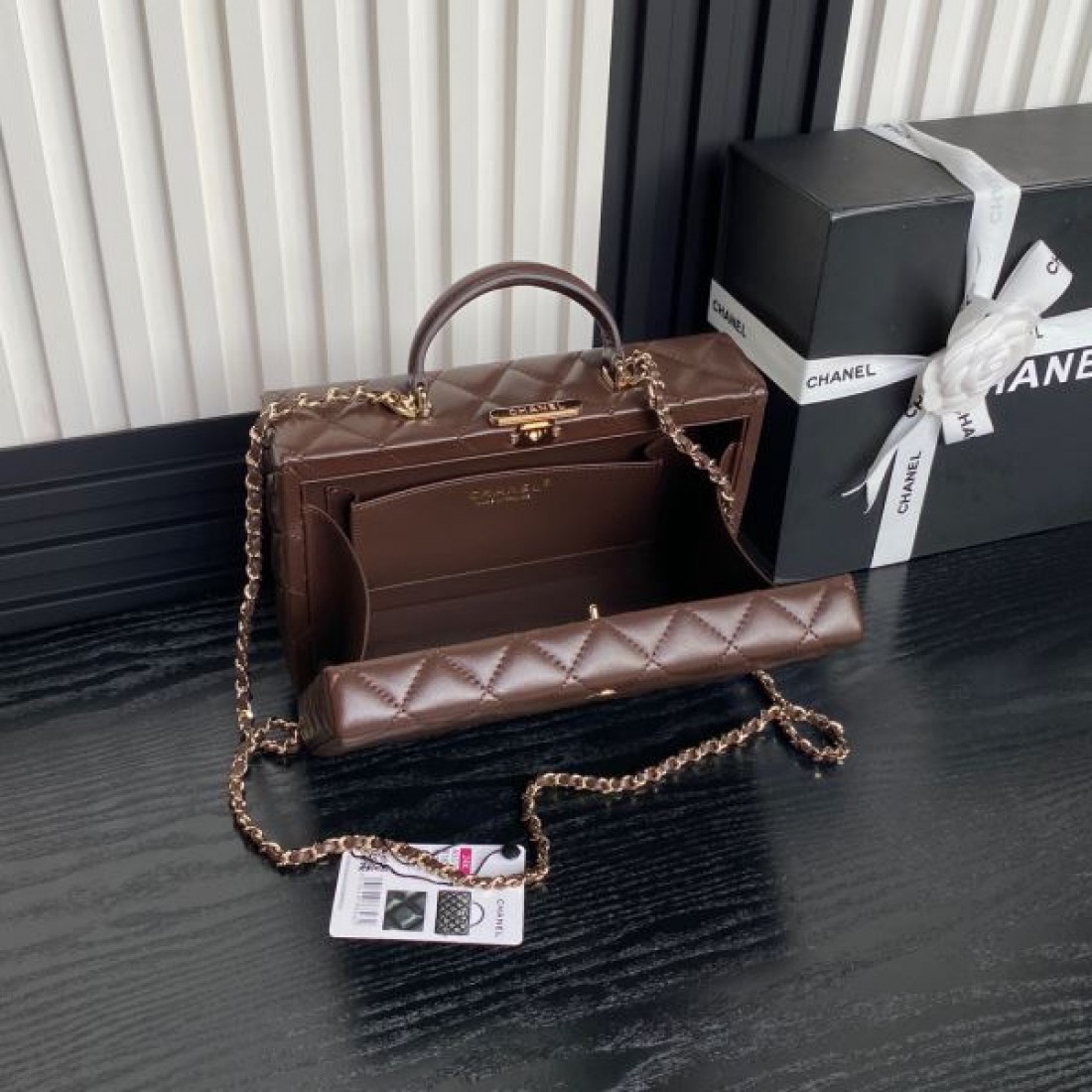 CHANEL コピー トートバッグ きれいめコーデに変身 シャネル