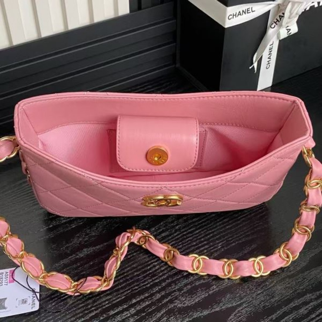 CHANEL コピー トートバッグ 着心地のいいサイズ感 シャネル