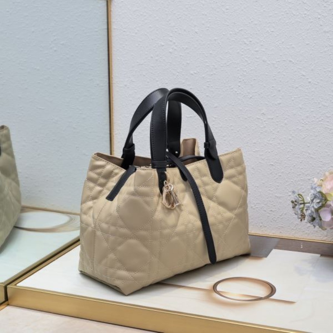 DIOR スーパーコピー トートバッグ ロゴ すっきりしたシルエット ディオール