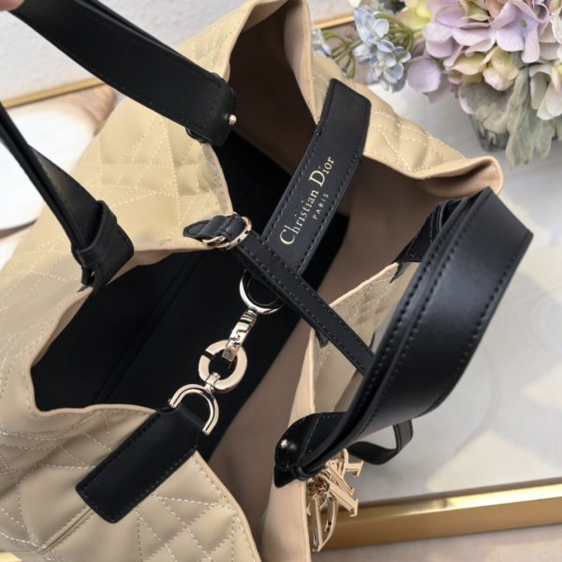 DIOR スーパーコピー トートバッグ ロゴ すっきりしたシルエット ディオール