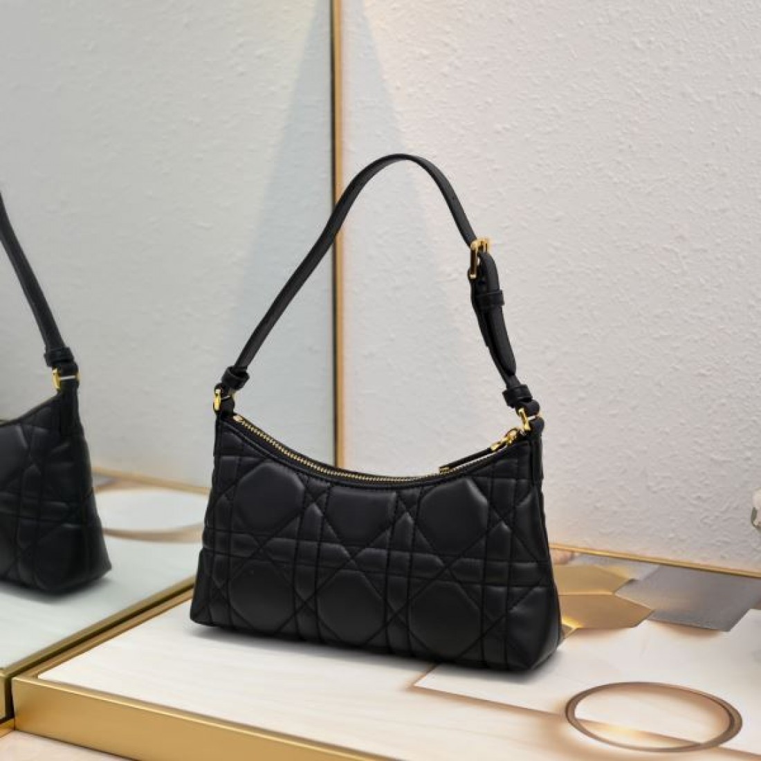 DIOR スーパーコピー ショルダーバッグ ロゴ 今年のトレンドを先取り ディオール