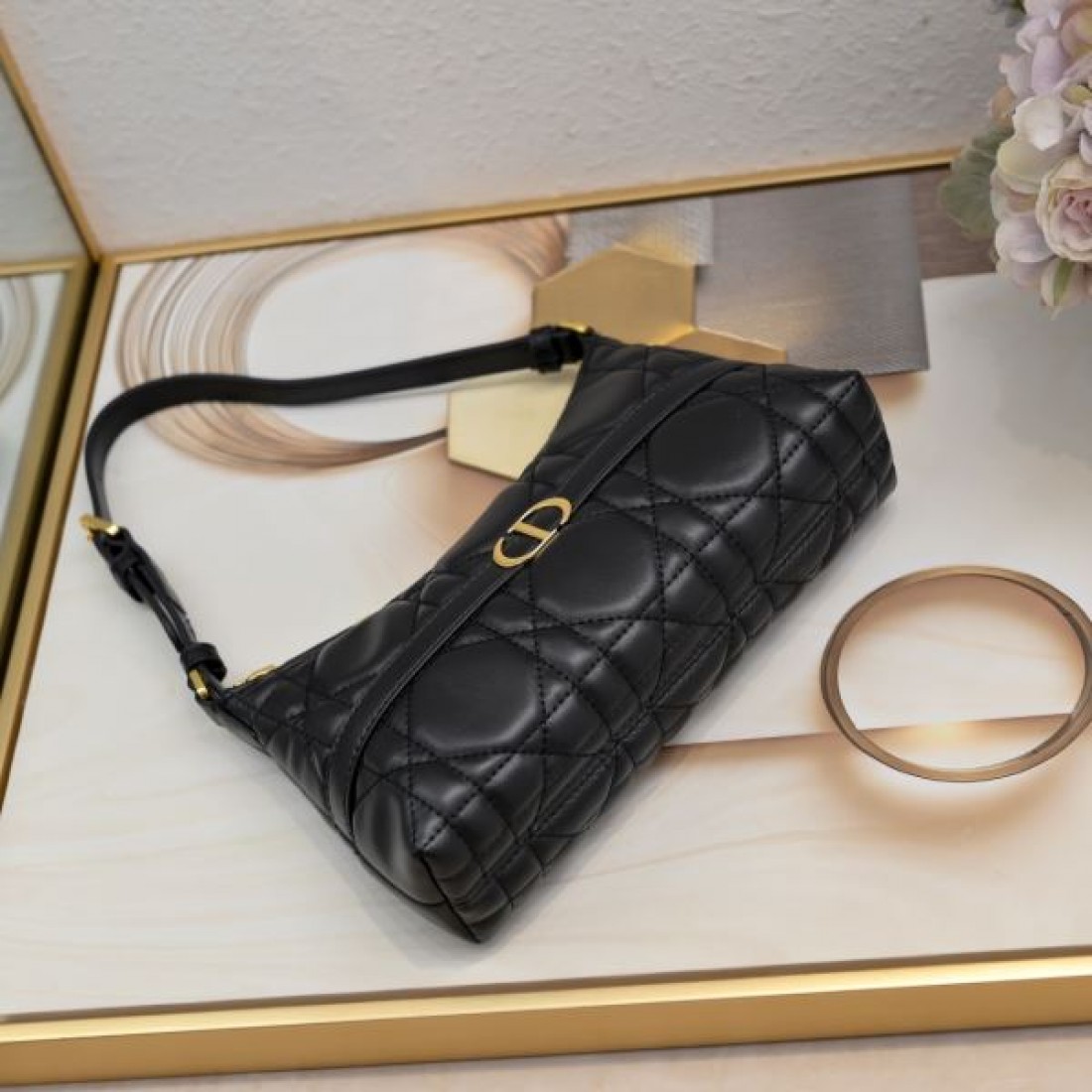 DIOR スーパーコピー ショルダーバッグ ロゴ 今年のトレンドを先取り ディオール