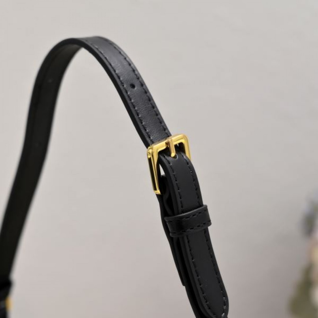 DIOR スーパーコピー ショルダーバッグ ロゴ 今年のトレンドを先取り ディオール