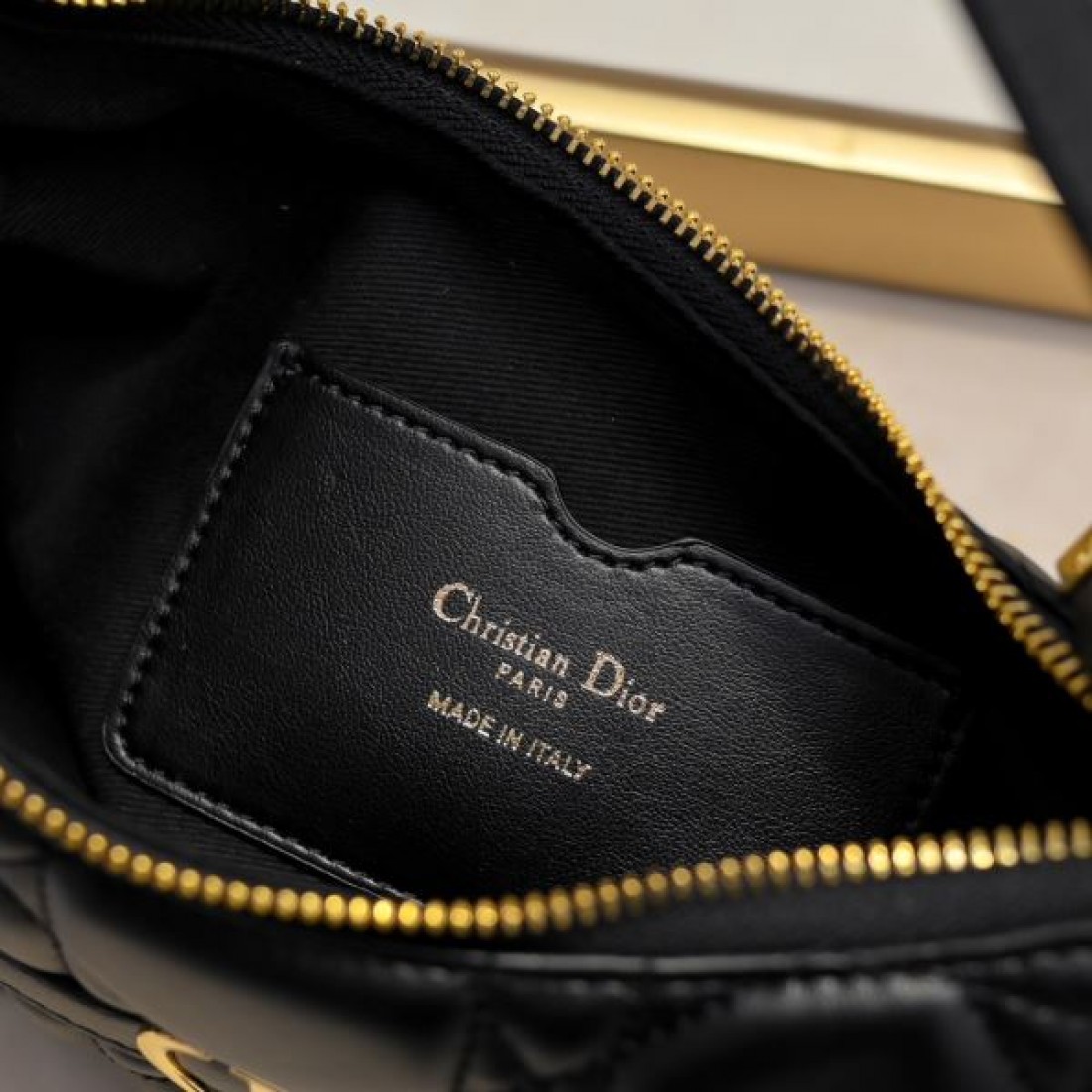 DIOR スーパーコピー ショルダーバッグ ロゴ 今年のトレンドを先取り ディオール