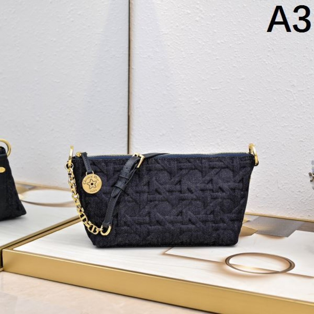 DIOR スーパーコピー ショルダーバッグ ロゴ 今季掲げているブランド ディオール