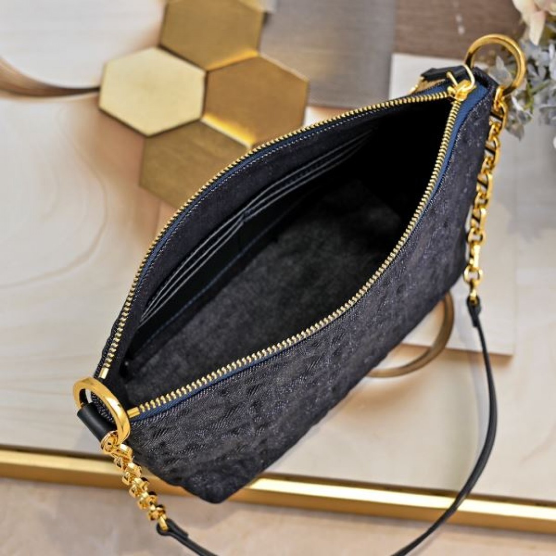 DIOR スーパーコピー ショルダーバッグ ロゴ 今季掲げているブランド ディオール
