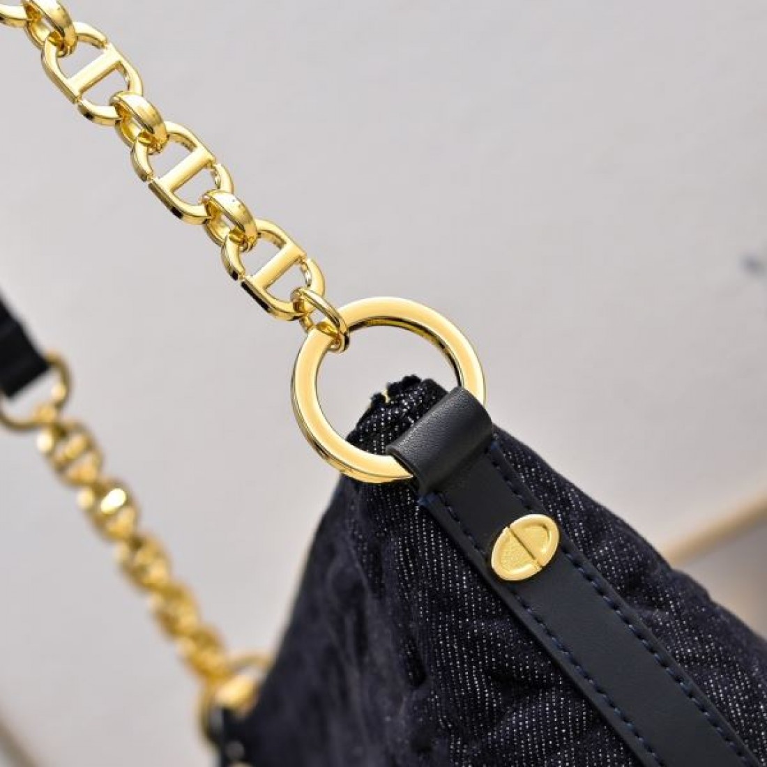 DIOR スーパーコピー ショルダーバッグ ロゴ 今季掲げているブランド ディオール