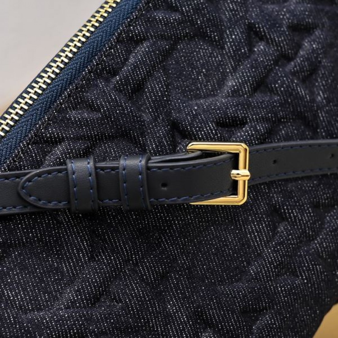 DIOR スーパーコピー ショルダーバッグ ロゴ 今季掲げているブランド ディオール