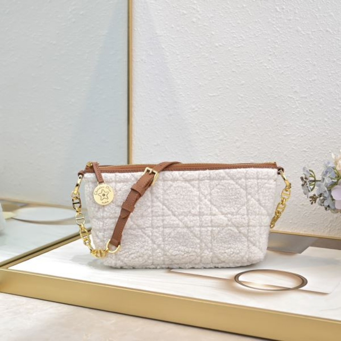 DIOR スーパーコピー ショルダーバッグ ロゴ 最旬トレンド間違いなし ディオール