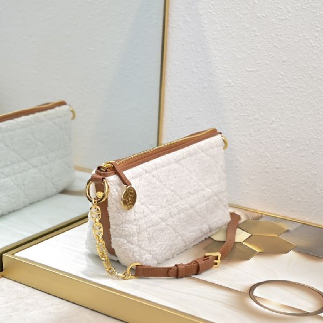 DIOR スーパーコピー ショルダーバッグ ロゴ 最旬トレンド間違いなし ディオール