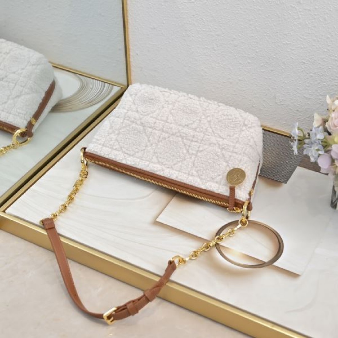 DIOR スーパーコピー ショルダーバッグ ロゴ 最旬トレンド間違いなし ディオール