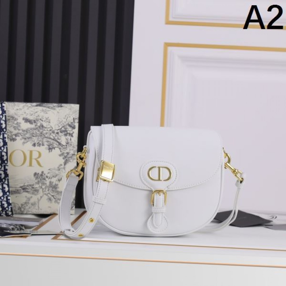 DIOR スーパーコピー ショルダーバッグ ロゴ 高感度なセレブたち愛用 ディオール