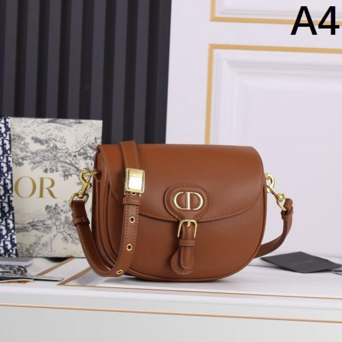 DIOR スーパーコピー ショルダーバッグ ロゴ 高感度なセレブたち愛用 ディオール
