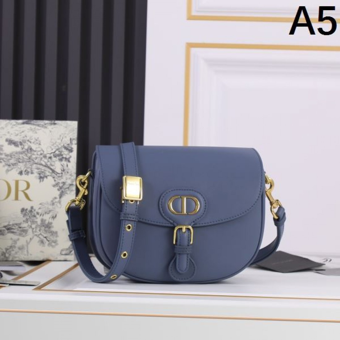 DIOR スーパーコピー ショルダーバッグ ロゴ 高感度なセレブたち愛用 ディオール