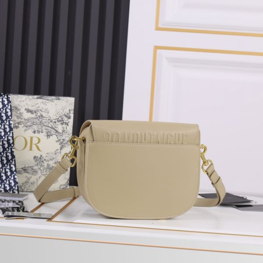DIOR スーパーコピー ショルダーバッグ ロゴ 高感度なセレブたち愛用 ディオール