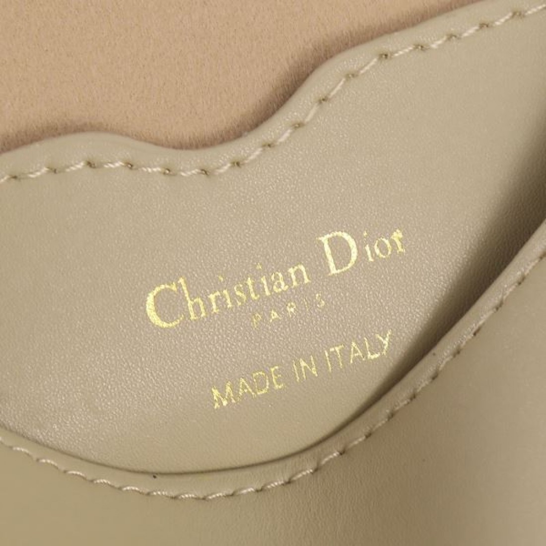 DIOR スーパーコピー ショルダーバッグ ロゴ 高感度なセレブたち愛用 ディオール