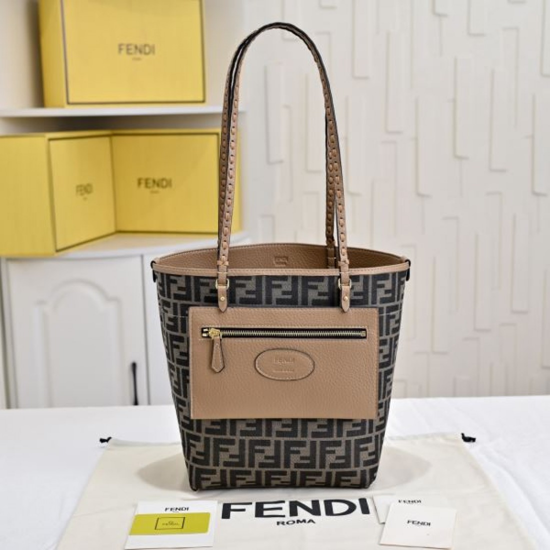 FENDI スーパーコピー トートバッグ ロゴ 一番注目されている商品 フェンディ