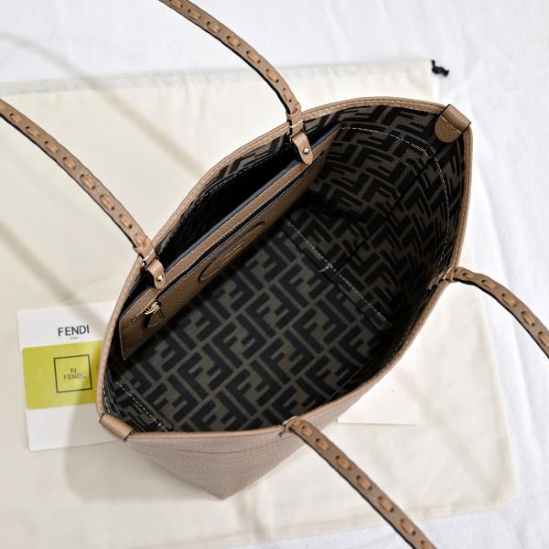 FENDI スーパーコピー トートバッグ ロゴ 一番注目されている商品 フェンディ