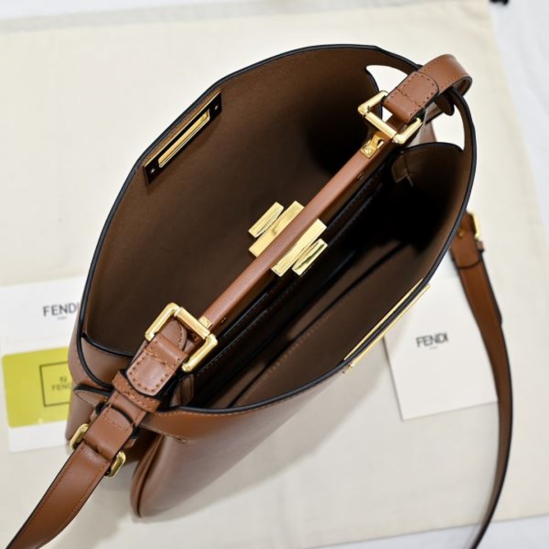 FENDI スーパーコピー トートバッグ ロゴ 絶大な人気を博する新作 フェンデイ