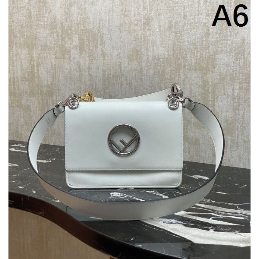 FENDI スーパーコピー トートバッグ ロゴ ファッション感度の高い フェンデイ
